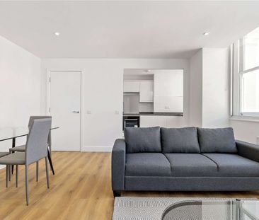 A bright one bedroom apartment set in a popular development. - Photo 1