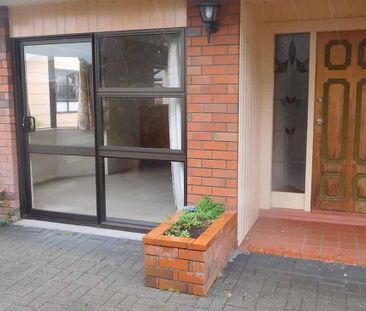 Handy & Quiet location - Photo 2