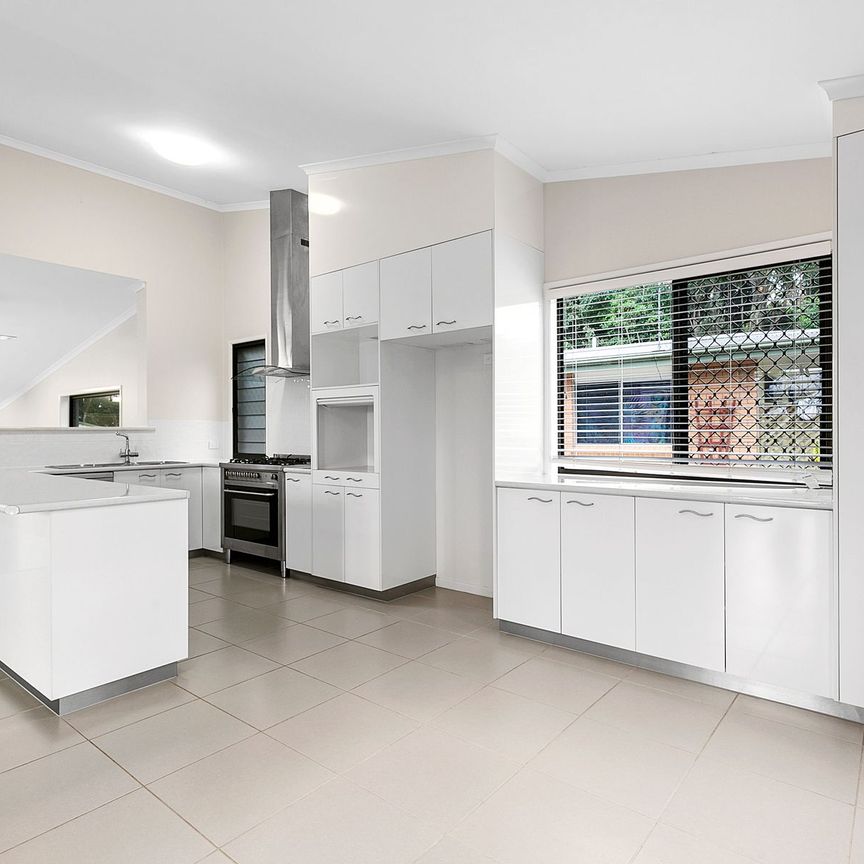 172 Thorneside Road, 4158, Thorneside Qld - Photo 1