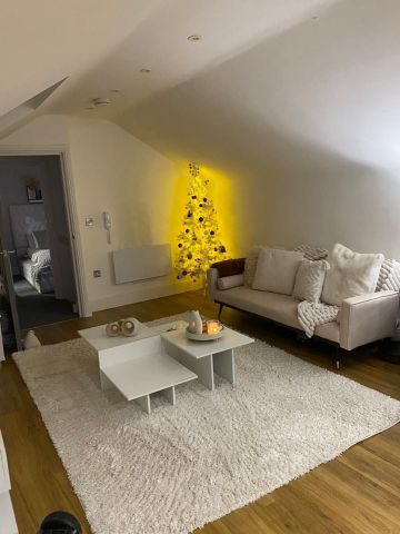 1 Bed Penthouse, Sherwood Rise, NG7 - Photo 2