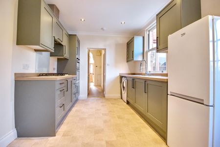4 bedroom terraced house to rent - Photo 5