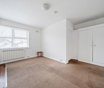 Property to rent - Photo 2