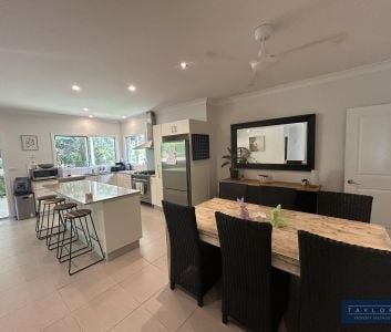 Spacious 4-Bedroom Furnished Home in Jubilee Pocket - Photo 2