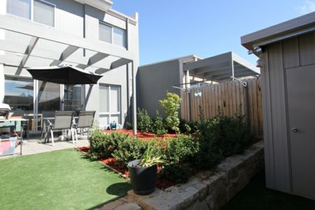 Fantastic 3 Bedroom Home - Photo 3