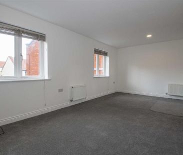 2 bedroom coach house to rent - Photo 2