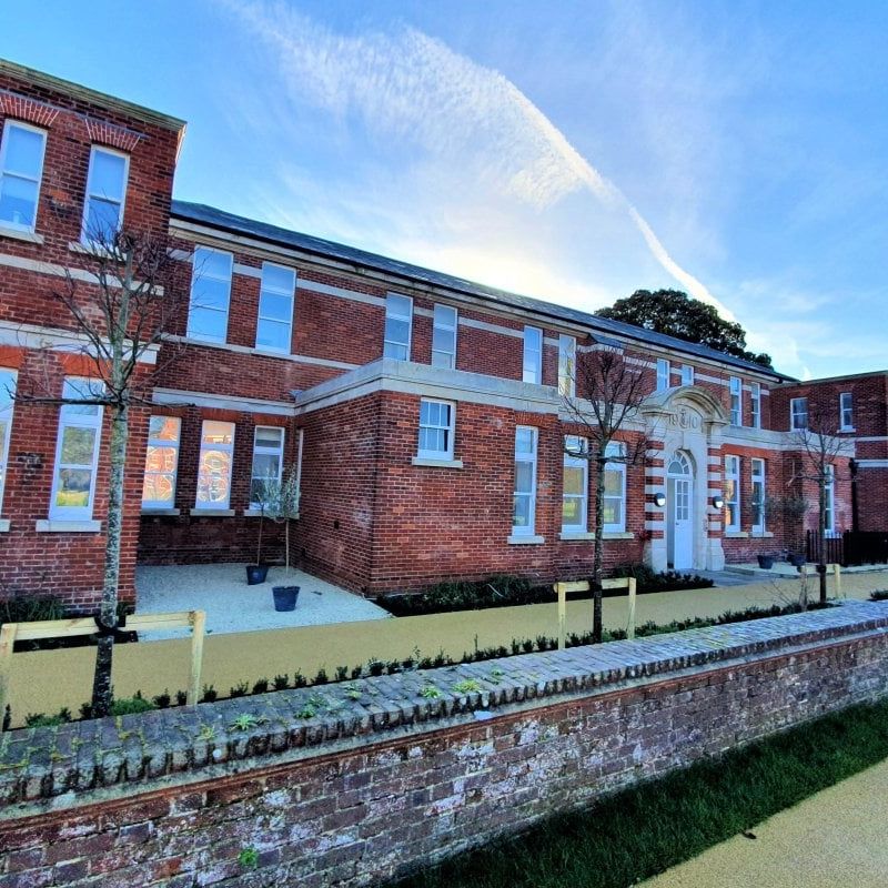 Royal Haslar - Photo 1