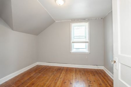 43 River Rd, Welland - 2 Bedroom Upper Unit - Photo 2