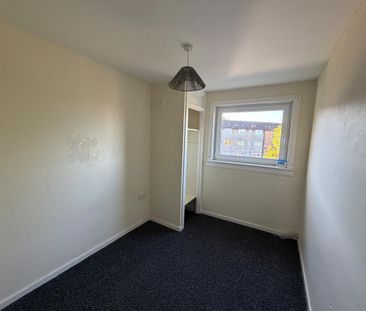 3 bedroom flat to rent - Photo 6