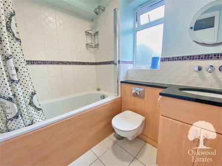 2 bed flat to rent in Alexandra Road, Hounslow, TW3 - Photo 3