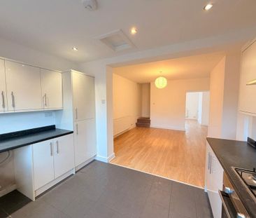 2 bedroom terraced house to rent - Photo 2