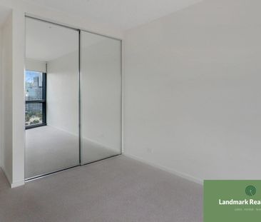 Elegant 1 Bedroom with Stunning View! - Photo 3