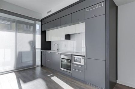 For Lease - 15 Grenville Street, Toronto, Ontario - Photo 3