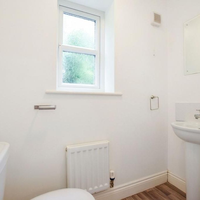 3 bedroom end of terrace house to rent - Photo 1