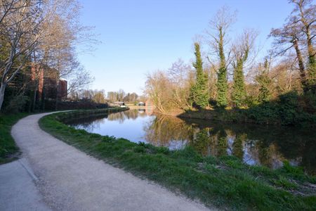 1 bed flat to rent in Walnut Tree Close, Guildford, GU1 - Photo 2