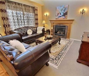 Exceptional 2300 Sqft, 2 Storey Home In Desirable Aspen. - Photo 5