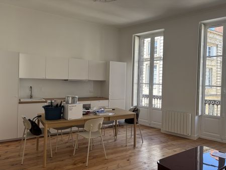 Location Appartement 3 pièces 70m² BORDEAUX 33300 - Photo 4