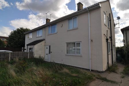 3 bedroom semi-detached house to rent - Photo 4