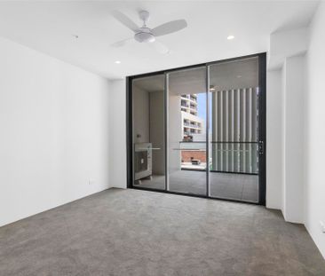 Deposit Taken - Spacious 3 Bedrooms in the Heart of Bondi - Photo 2