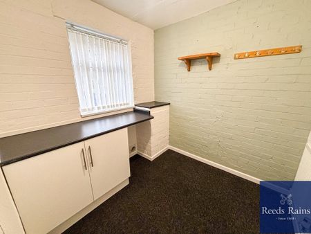 3 bedroom terraced house to rent - Photo 3