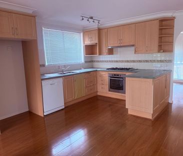 House for rent - Photo 2