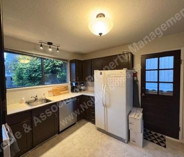 1XXX 129A Street Surrey - Photo 2