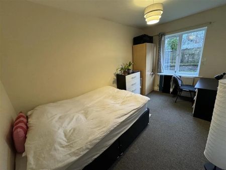 3 bedroom flat to rent - Photo 2