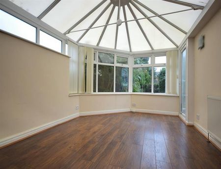 Lorna Grove, Cheadle - Photo 3