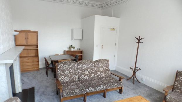 3 bedroom flat to rent - Photo 1