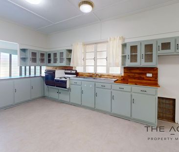 Quaint Three Bedroom Home! - Photo 4