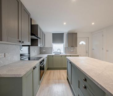 4 bedroom terraced house to rent - Photo 5