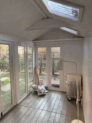 Studio Flat, Sedgmoor Place, SE5 - Photo 1