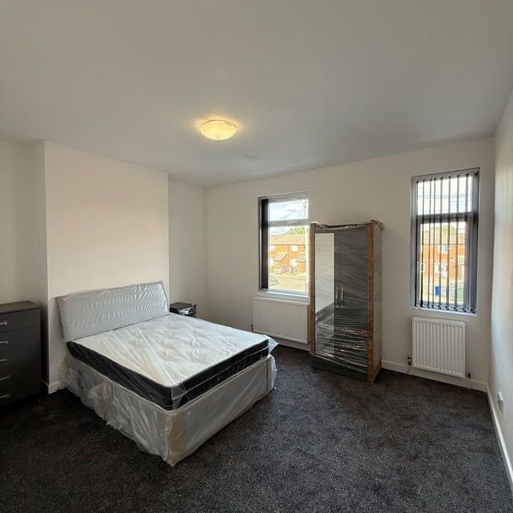 Room in a Shared House, Portland Crescent, LS1 - Photo 1