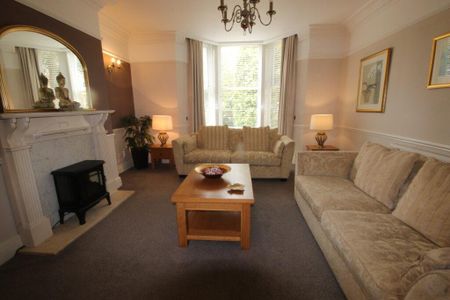 2 bedroom ground floor flat to rent - Photo 3