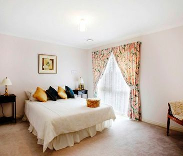 1/2 Laxdale Road, Camberwell VIC 3124 - Townhouse For Rent | Domain - Photo 4