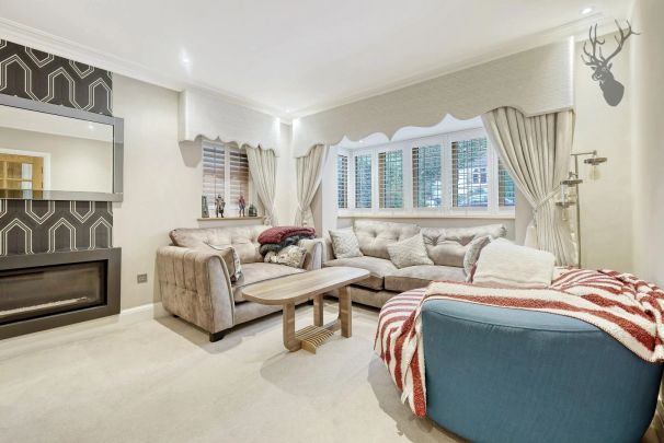 5 Bedroom House - Detached - Photo 1