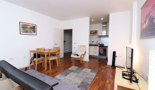 Discovery Docks West, Canary Wharf, London, E14 - Photo 1