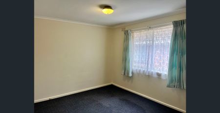 This charming 2-bedroom unit is perfect for those seeking comfort and convenience. Available 21/02/2026 - Photo 4