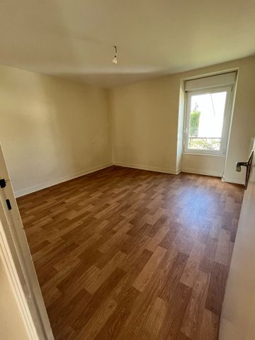 Appartement T4 de 98 m² -Saint Yvi - Photo 2