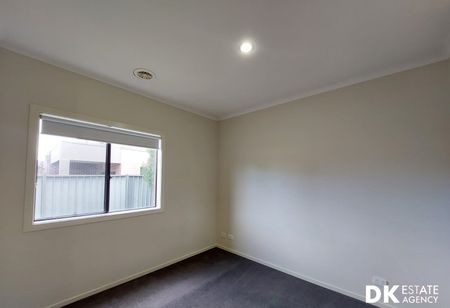 3 Bedroom House in prime Location in Deer Park - Photo 2