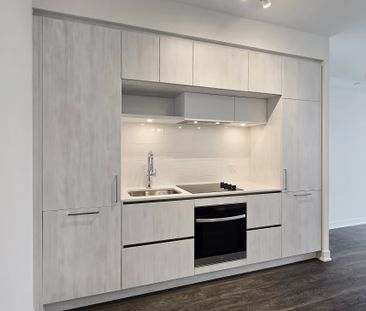 For Lease - 2 David Eyer Road Unit# 1133, Richmond Hill, Ontario - Photo 4