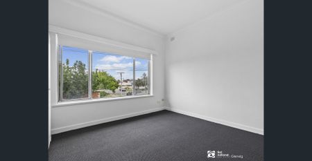 Freshly Renovated Upstairs Unit in Prime Camden Park Location - Photo 5