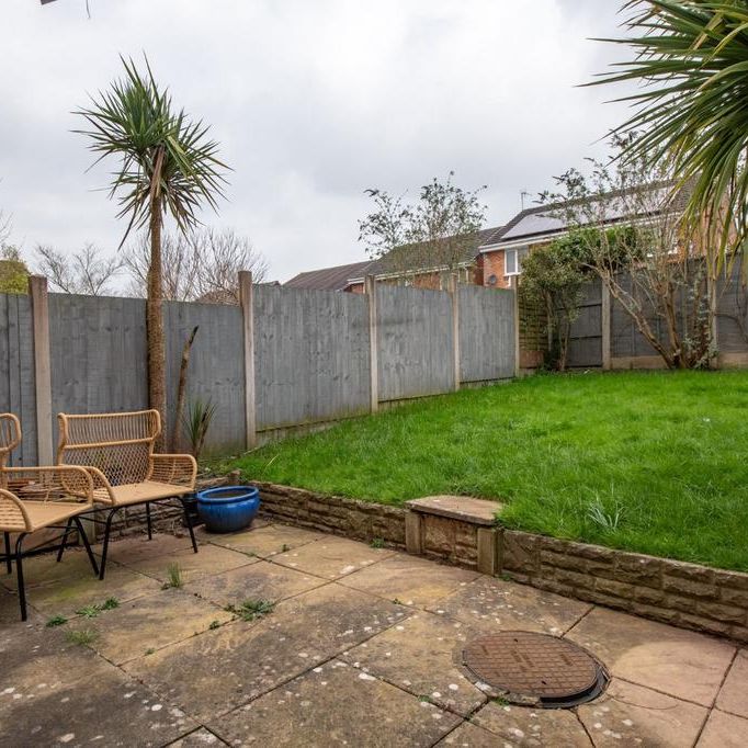 3 bedroom end of terrace house to rent - Photo 1