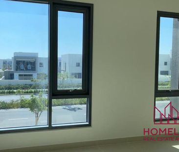 VACANT | LARGE LAYOUT | SINGLE ROW - Photo 5