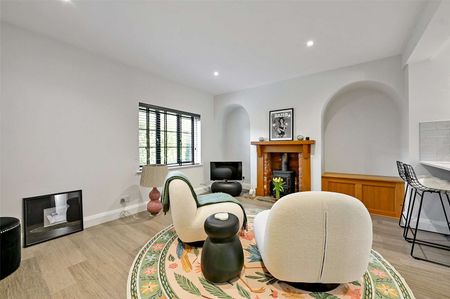 A recently updated two bedroom cottage, located on the Harleyford Estate - Photo 4