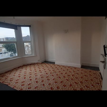 Room in a Shared House, Clandon Road, IG3 - Photo 4