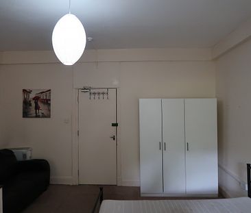Room 5 - Langside Road, Govanhill | £525 Monthly - Photo 2