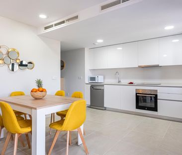 Middle Floor Apartment in Estepona - Photo 5