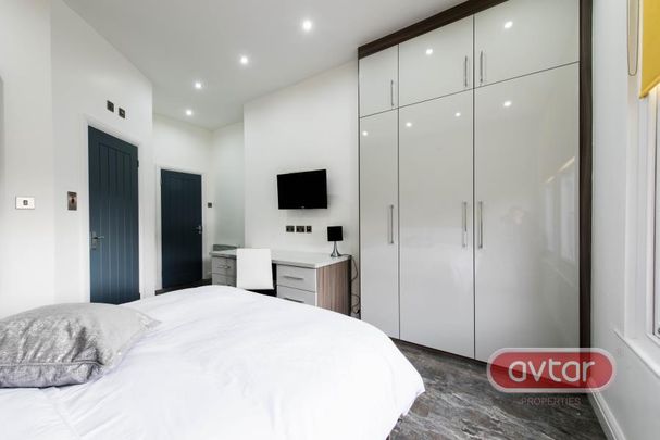 4 bedroom flat to rent - Photo 1