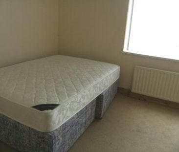 Terraced House to rent on - Photo 4