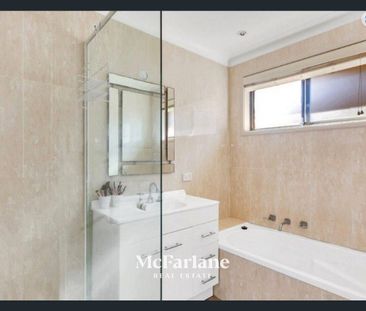 Welcome to 15 Haddington Drive! - Photo 5